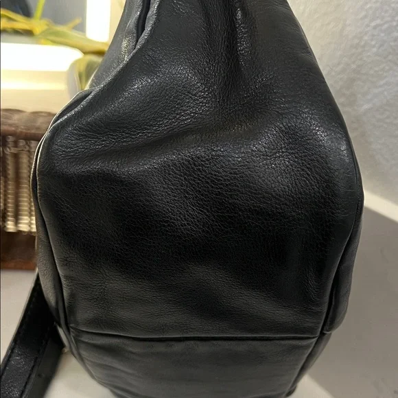Marc By Marc Jacobs Black Leather Shoulder Bag. EUC - Picture 8 of 12